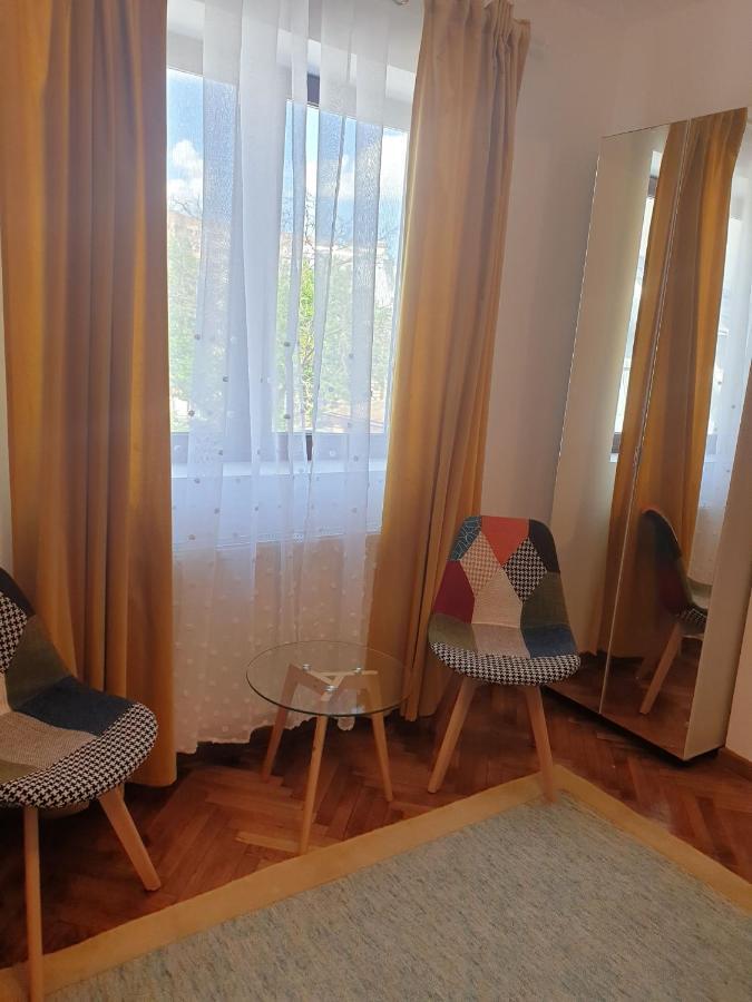 Studio Yellow - Piata Victoriei بوخارست المظهر الخارجي الصورة